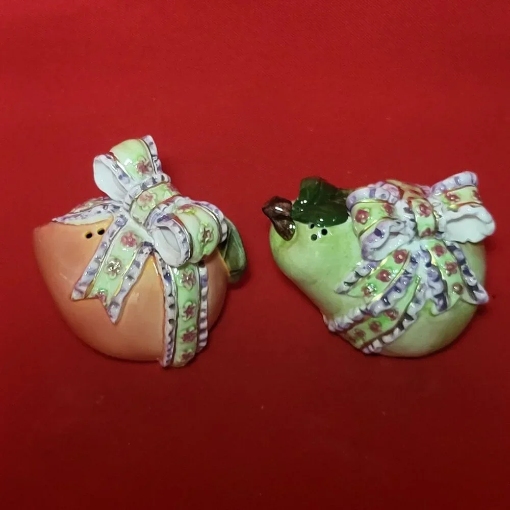 Ceramic Salt and Pepper Shakers Set Fruit Pear Peach Wrapped in Bow Floral Ribbo